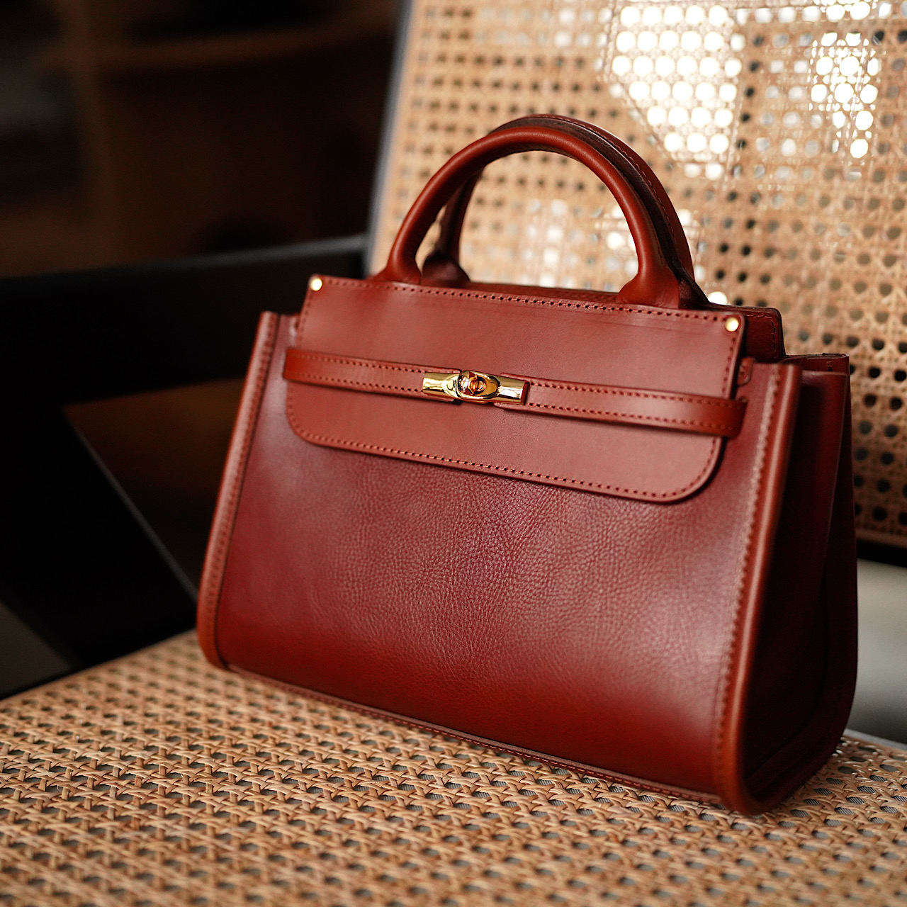 LONA IBERIS ロナ　イベリス　レザーバッグ　ハンドバッグ IBERIS