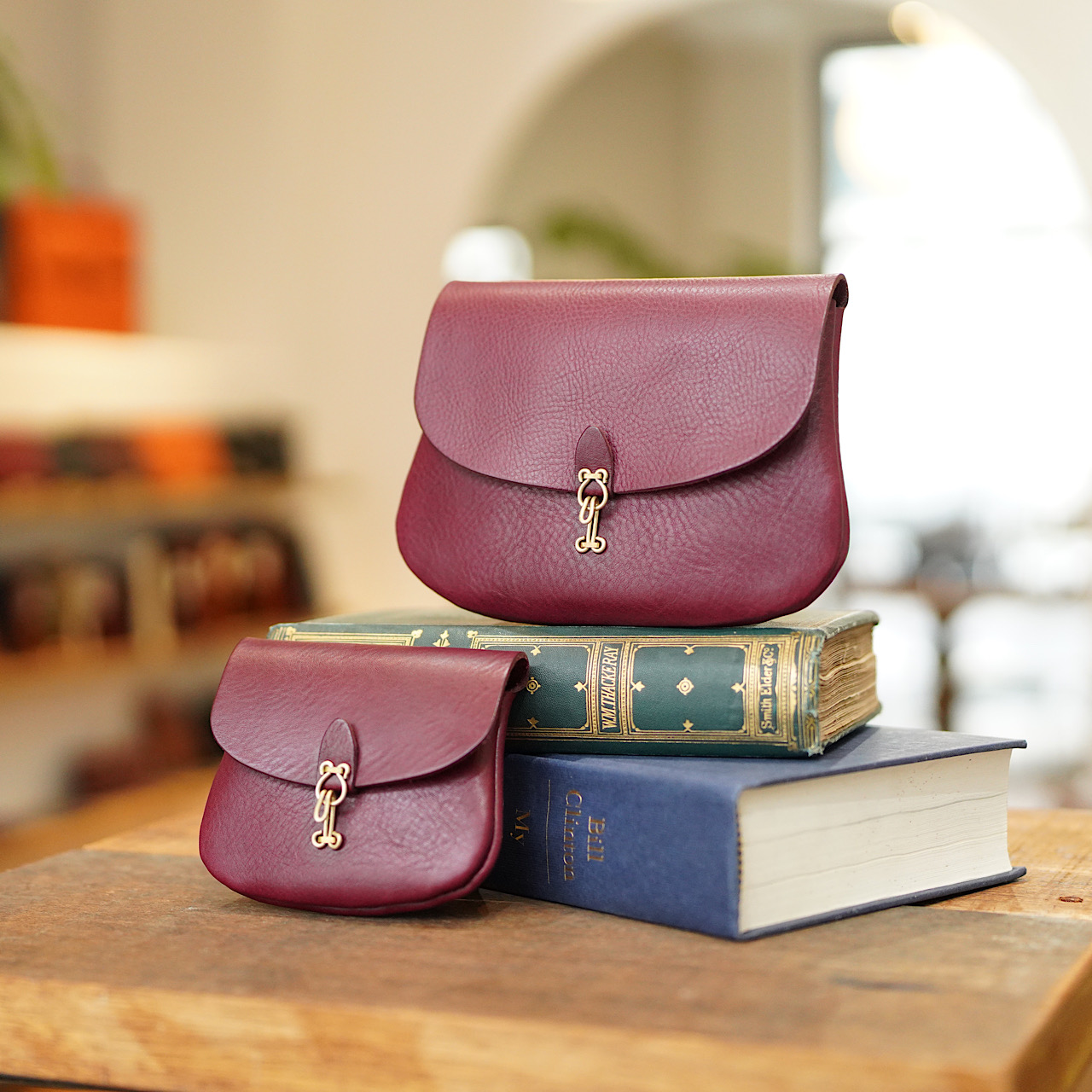 LONA NOUVEAU pouch ブリティッシュグリーン　Mサイズ LONA NOUVEAU pouch ブリティッシュグリーン Mサイズ 革鞄