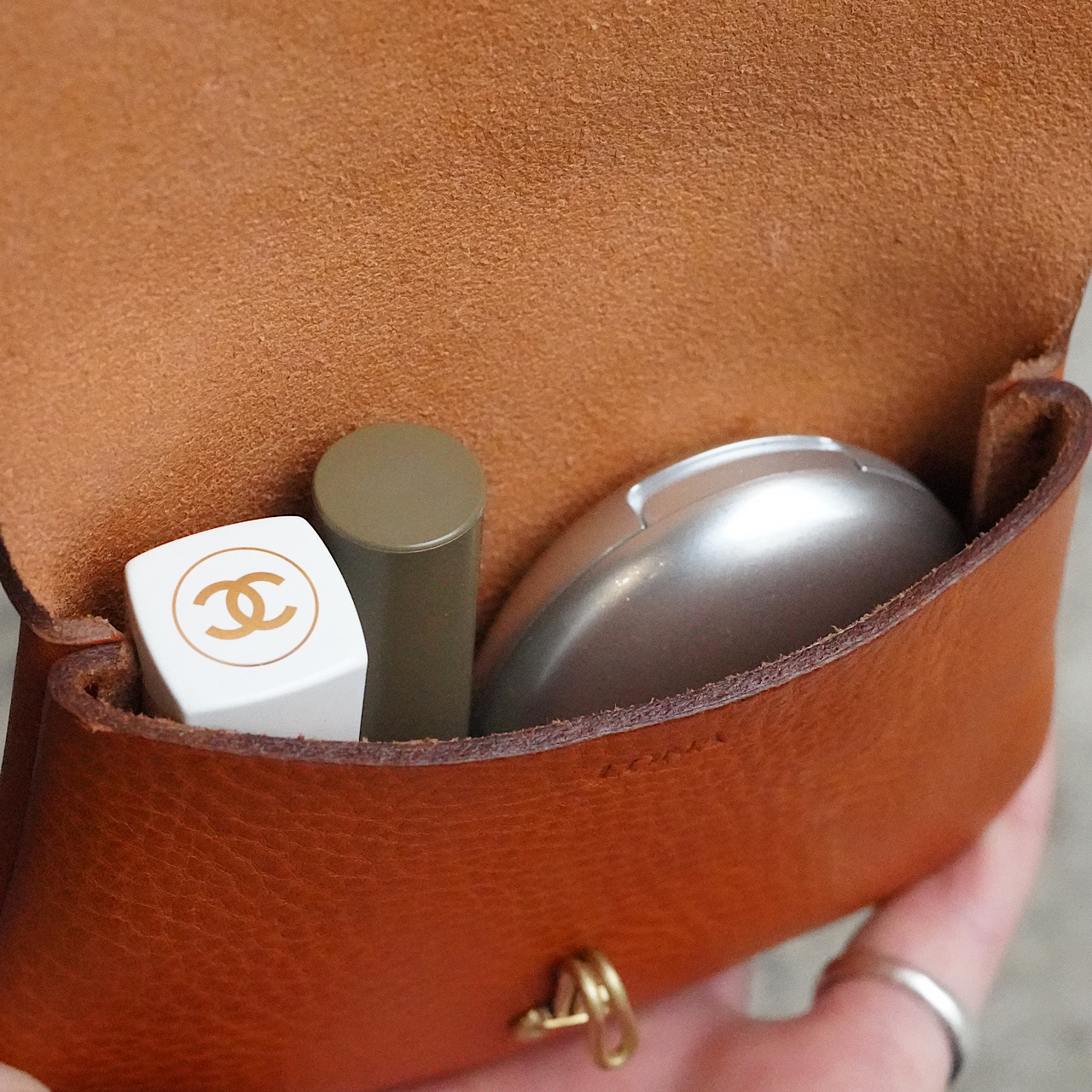 NOUVEAU pouch